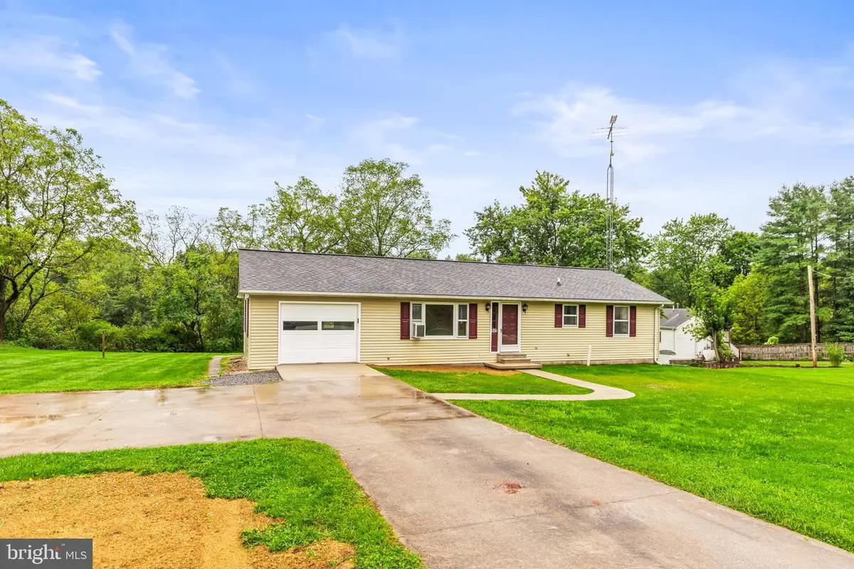 542 South Ave, East Berlin, PA 17316 - #1