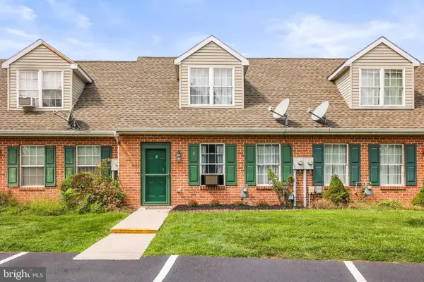 4 Oxford Ct, NEW OXFORD, PA 17350