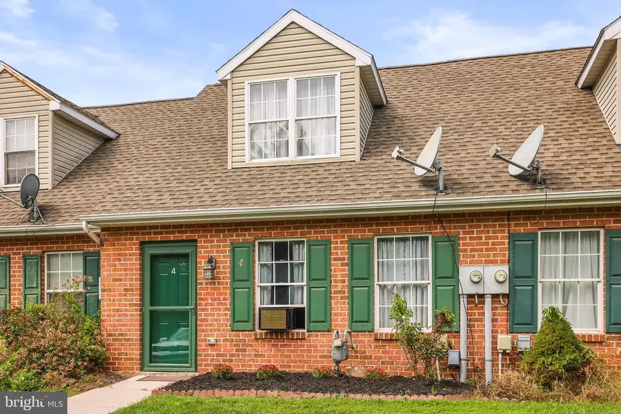 4 Oxford Ct, New Oxford, PA 17350 - #3