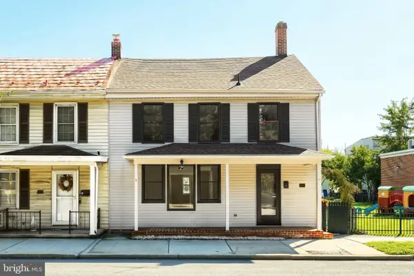 11 Lincoln Way E, NEW OXFORD, PA 17350