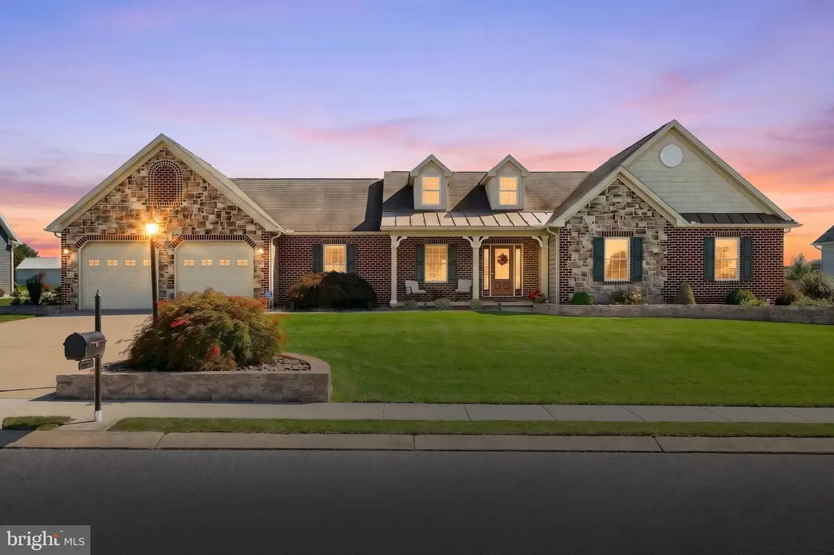 392 Onyx Rd, New Oxford, PA 17350 - #1