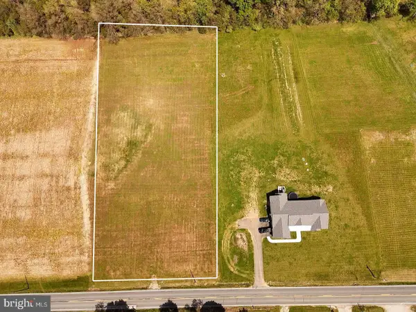 3227 Oxford Rd, NEW OXFORD, PA 17350
