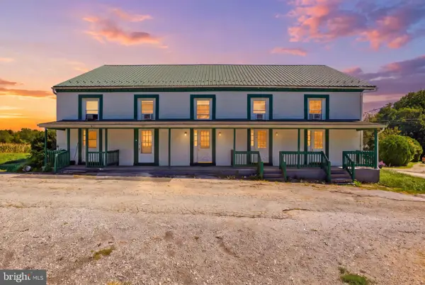 1099 Irishtown Rd, NEW OXFORD, PA 17350