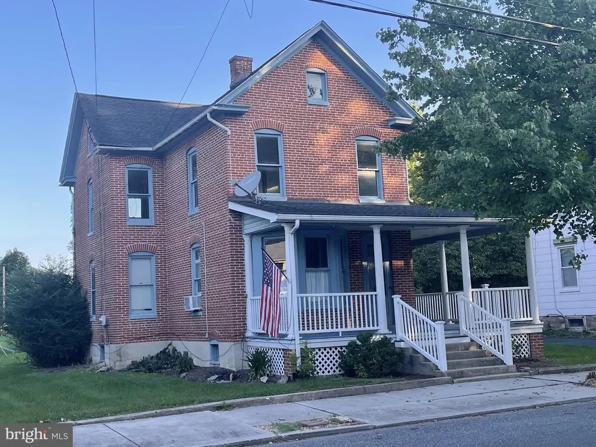 23 W Main St, Fairfield, PA 17320 - #1