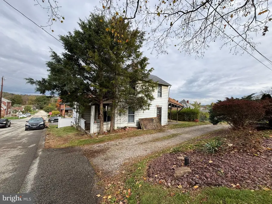 615 Walker Rd, Elizabeth, PA 15037 - Image #2