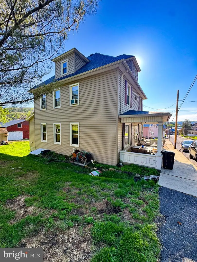 37 W 3rd St, Everett, PA 15537 - #2