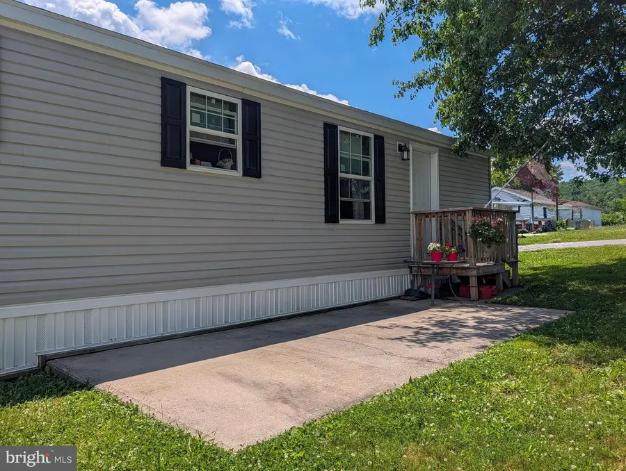 210 Chestnut St, New Paris, PA 15554 - #2