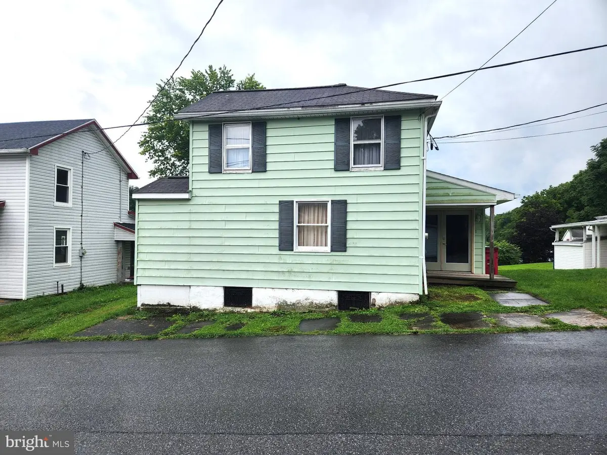 40 8th St W, Everett, PA 15537 - #1