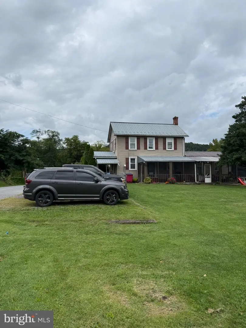 1702 Mifflin St, Saxton, PA 16678 - #3