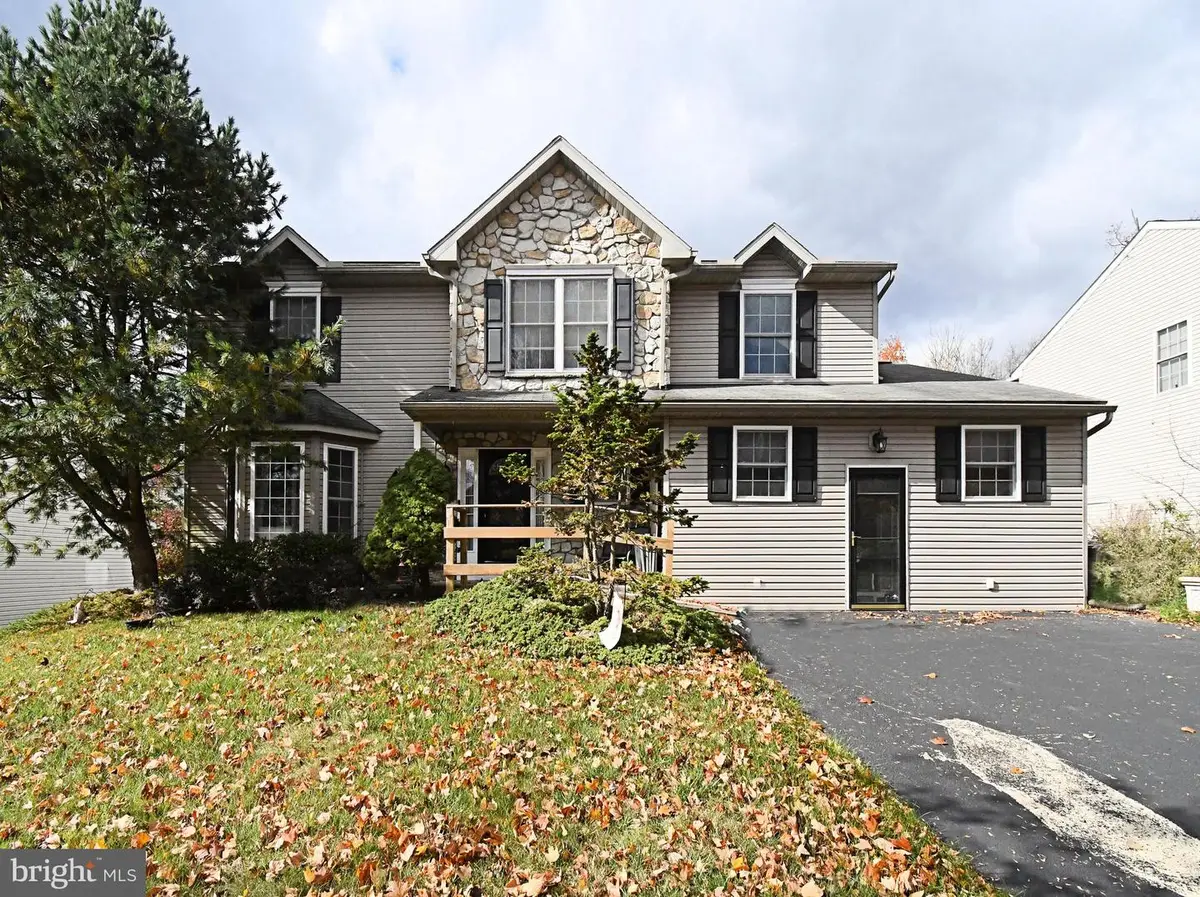 107 Clarion Dr, Douglassville, PA 19518 - Image #1