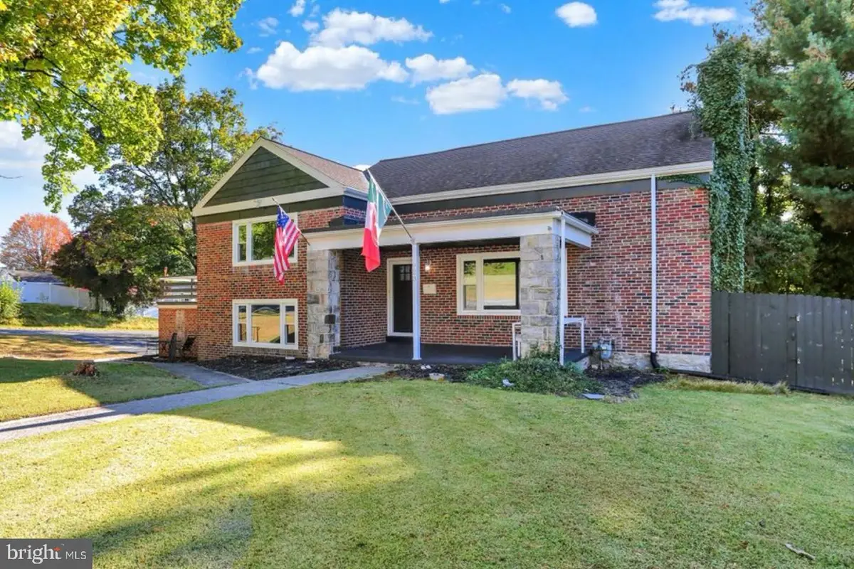 923 Carsonia Ave, Reading, PA 19606 - Image #1