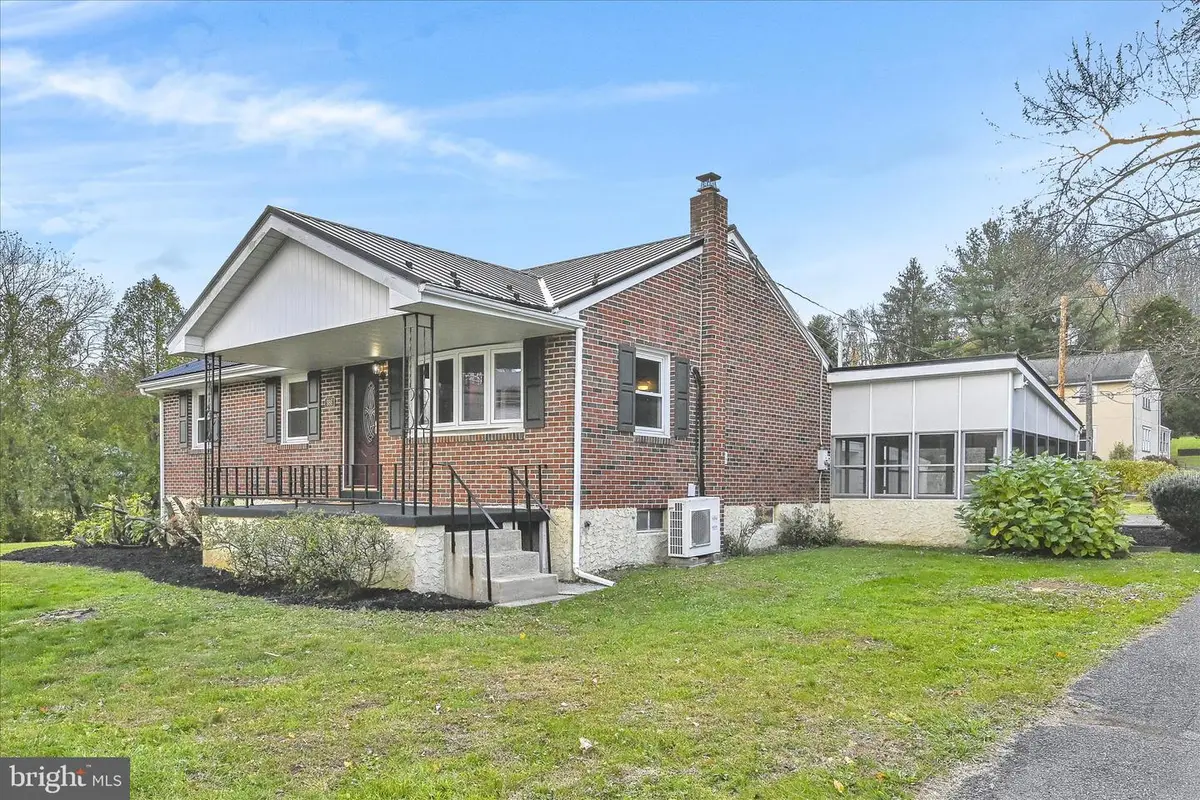 986 Fritztown Rd, Reading, PA 19608 - Image #1