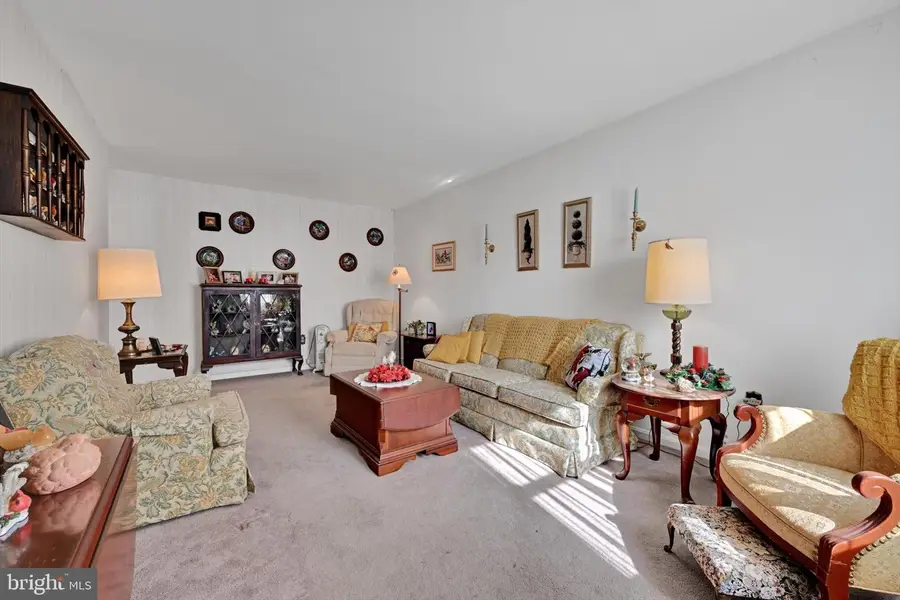 1334 W Wyomissing Ct #q, West Lawn, PA 19609 - Image #3