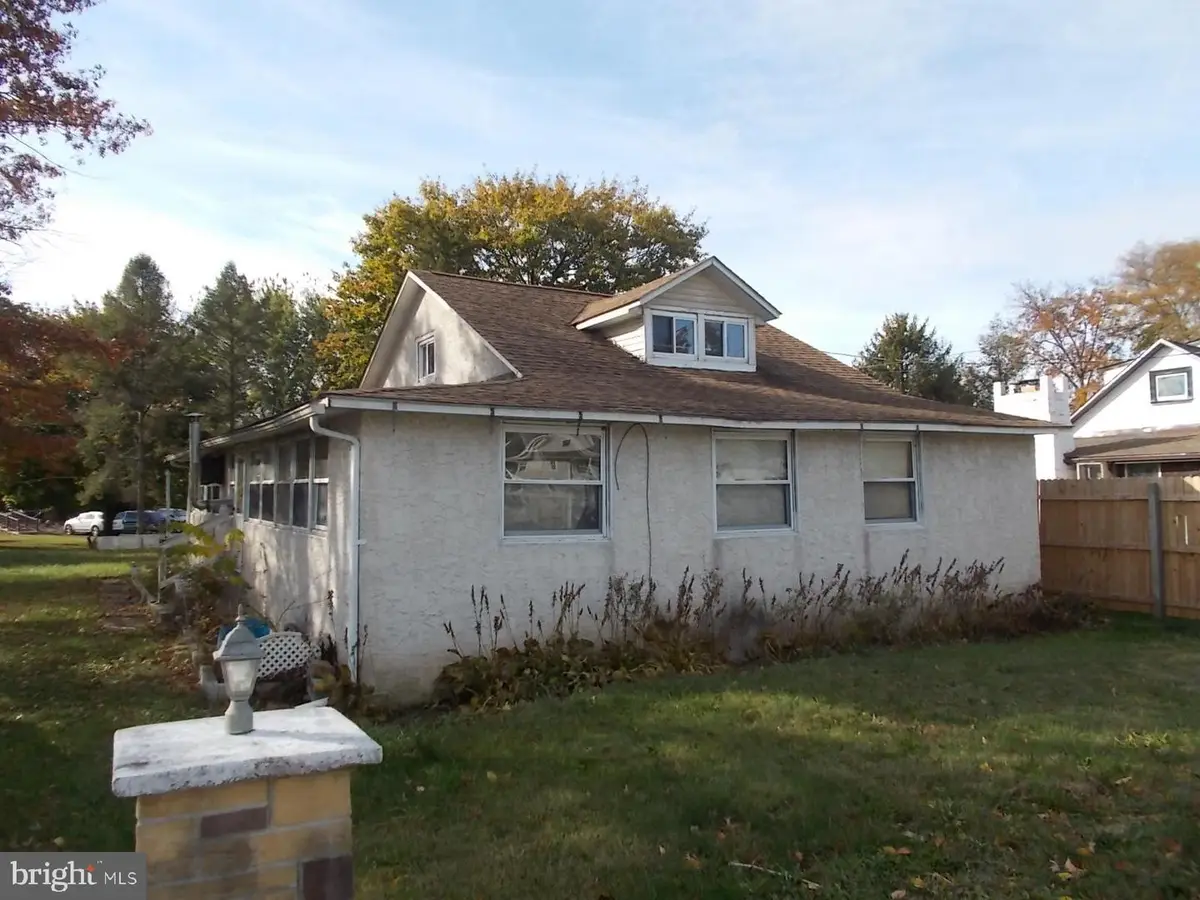 24 4th St, Douglassville, PA 19518 - Image #1