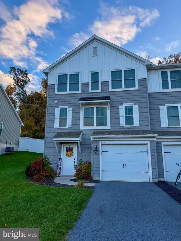 424 Smokering Dr, ROBESONIA, PA 19551