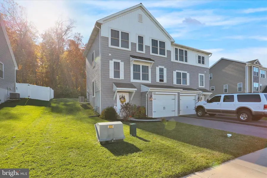 424 Smokering Dr, Robesonia, PA 19551 - Image #2