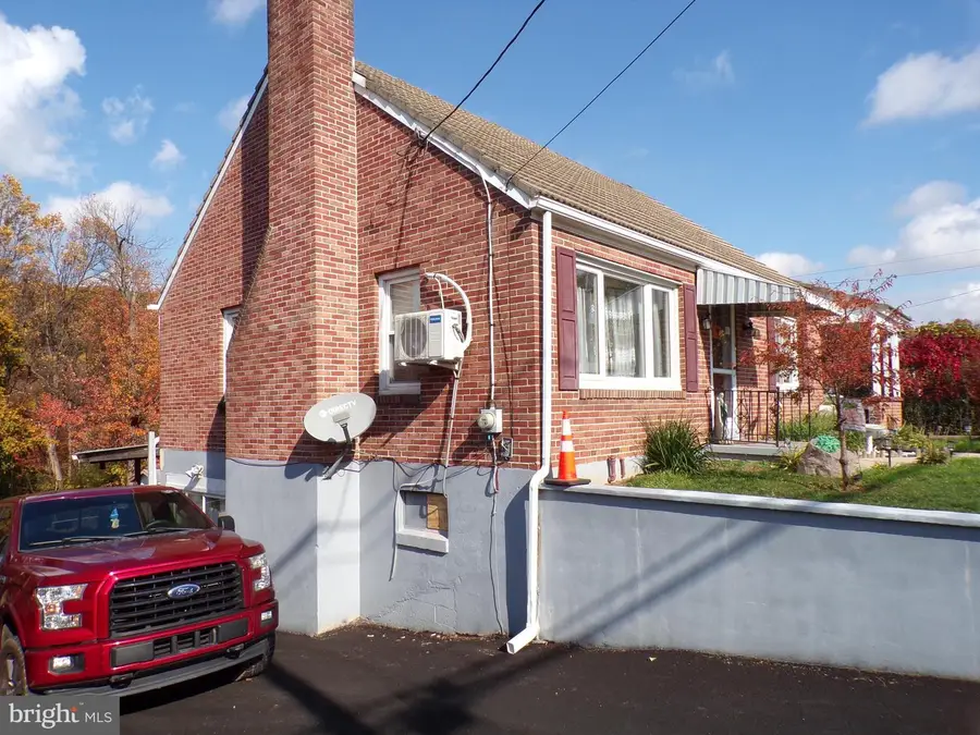 1615 Mount Laurel Rd, Temple, PA 19560 - Image #2