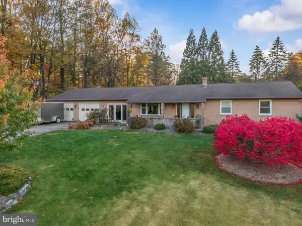 10 Daisy Ln, FLEETWOOD, PA 19522