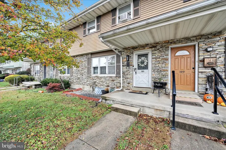 125 W Gaul St, Wernersville, PA 19565 - Image #2