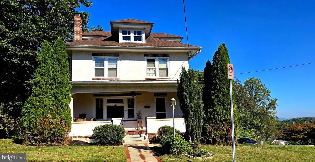 121 E Summit St, Mohnton, PA 19540 - Image #1