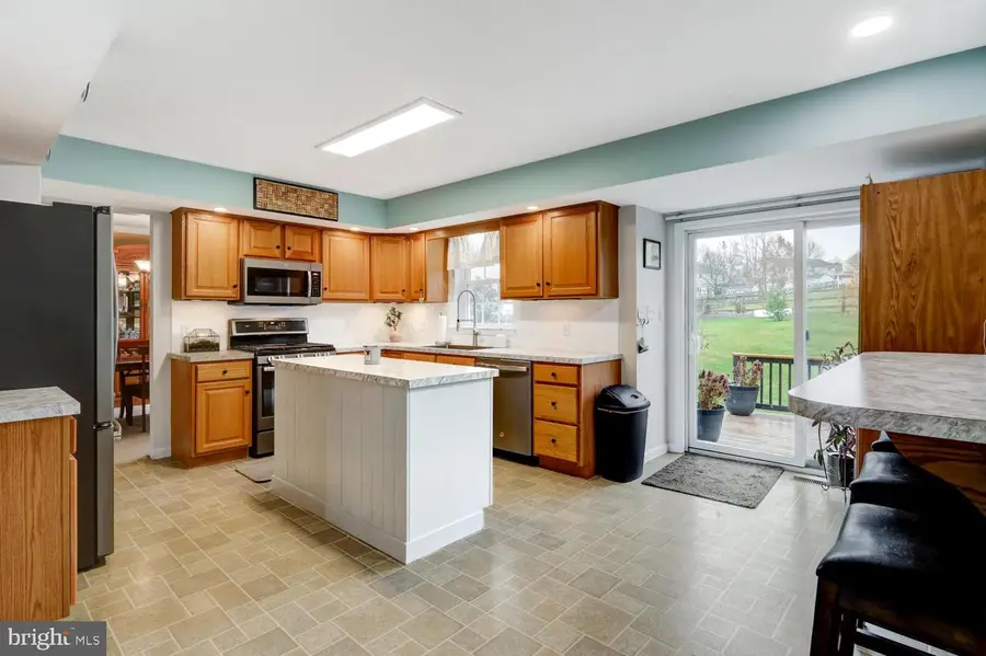 4 Crestview Dr, Reading, PA 19608 - Image #2