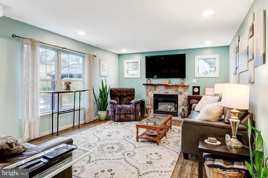 4 Crestview Dr, Reading, PA 19608 - Image #3