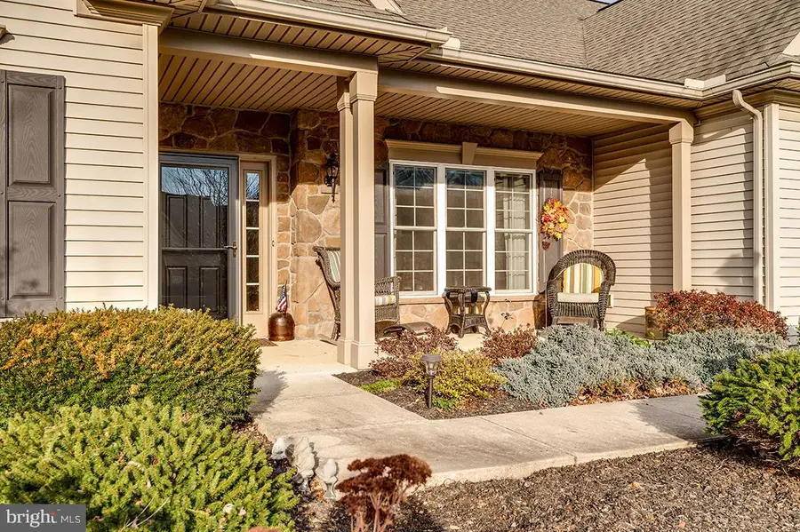 45 Winterberry Ln, Womelsdorf, PA 19567 - Image #2