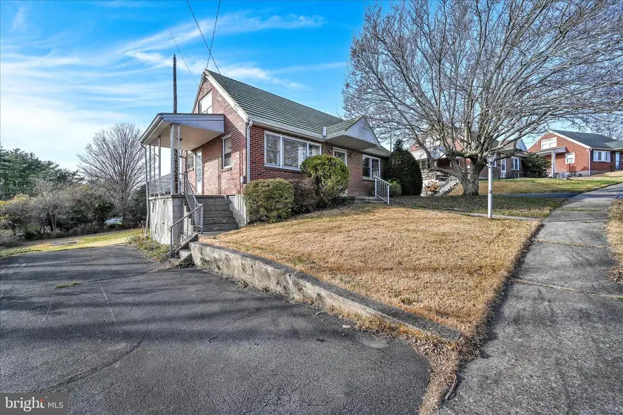 306 Sycamore Rd, Mohnton, PA 19540 - Image #3