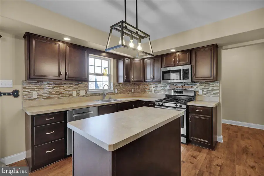 37 Walnut Dr W, Bernville, PA 19506 - Image #2