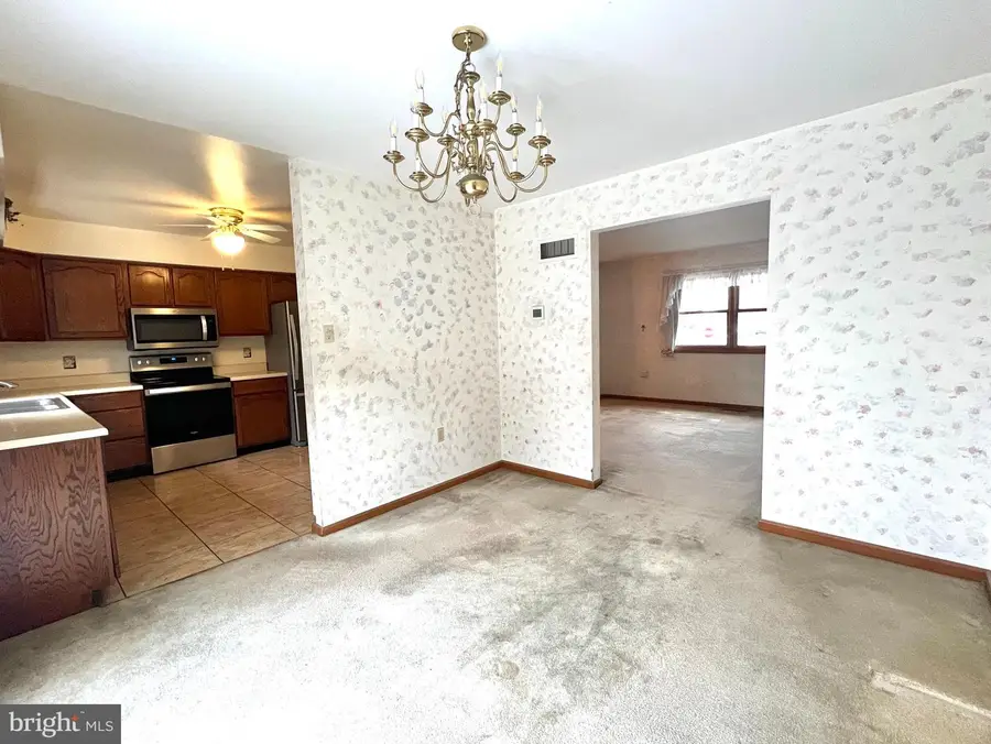 551 Christopher Dr, Wernersville, PA 19565 - Image #3