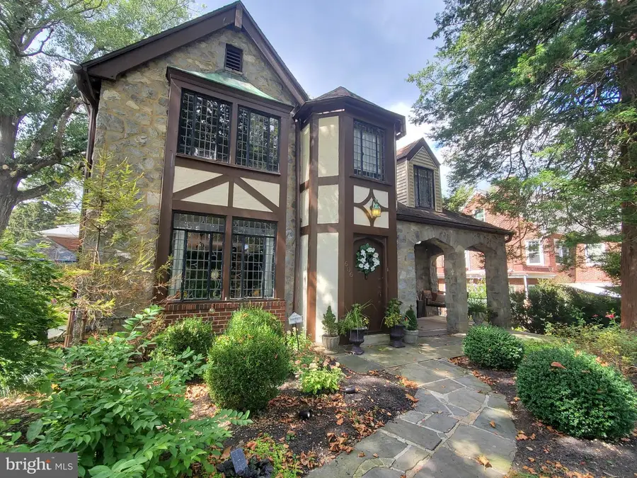 606 Brighton Ave, Reading, PA 19606 - Image #2