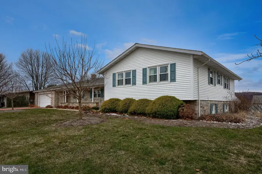 161 Crest Dr, Boyertown, PA 19512 - Image #2
