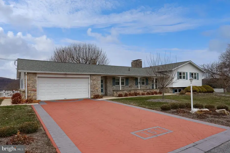 161 Crest Dr, Boyertown, PA 19512 - Image #3