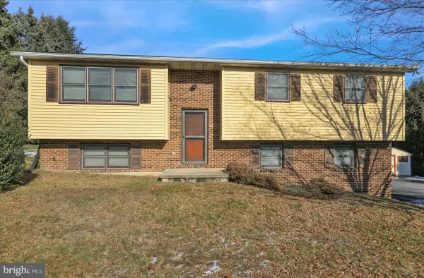 17 Birdsfoot Dr, ROBESONIA, PA 19551