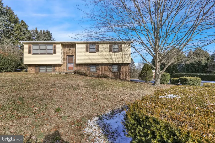 17 Birdsfoot Dr, Robesonia, PA 19551 - Image #2