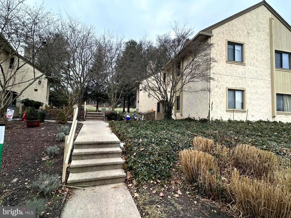 27 Muirfield Dr, Reading, PA 19607 - Image #1