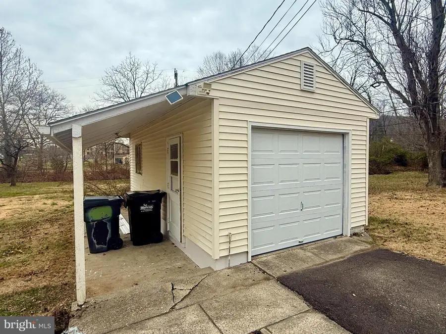 101 Wood Ln, Reading, PA 19606 - Image #2