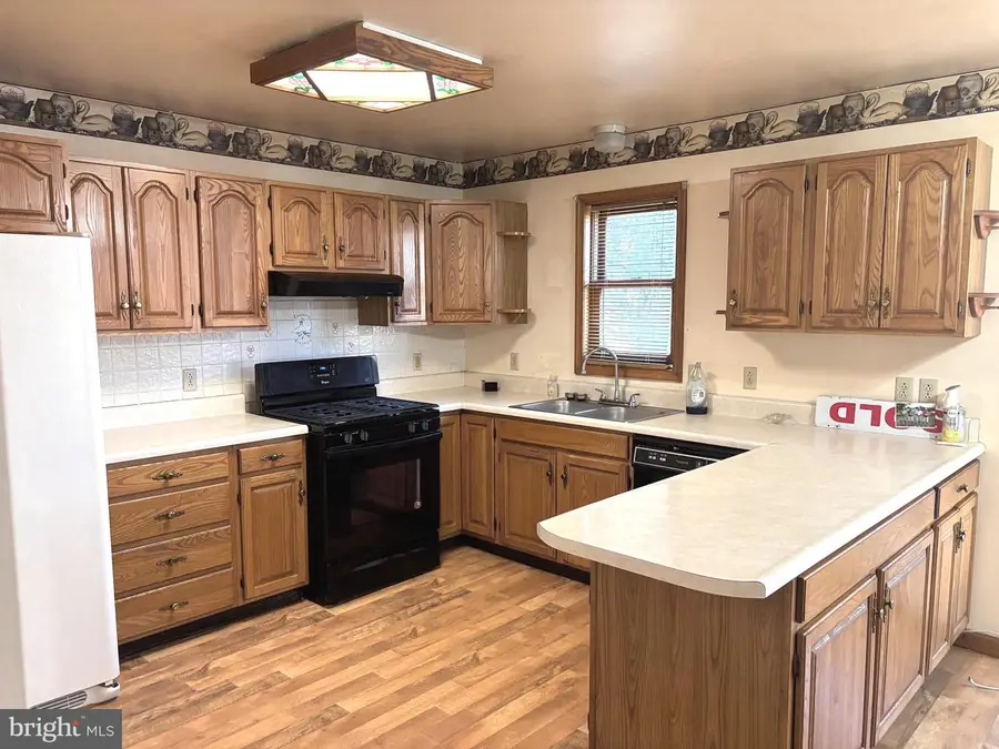 6 Magnolia Dr, Douglassville, PA 19518 - #2