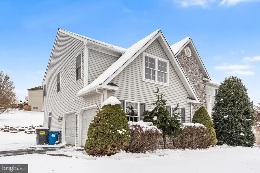 114 Farm View Ct, Douglassville, PA 19518 - Image #2