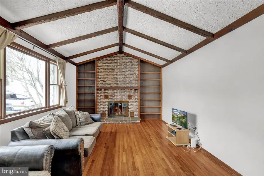 209 New Castle Dr, Reading, PA 19607 - Image #2