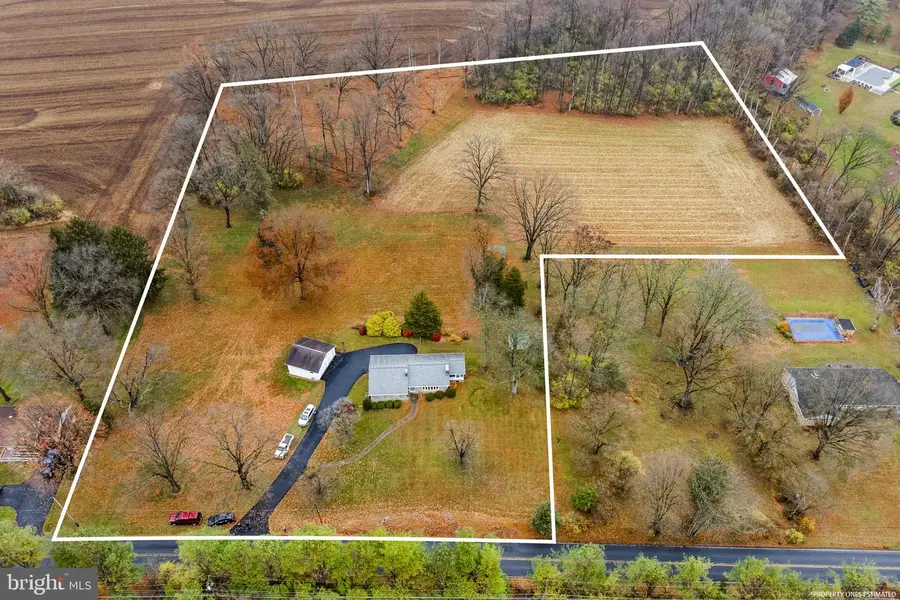 555 Lincoln Dr, Wernersville, PA 19565 - Image #2