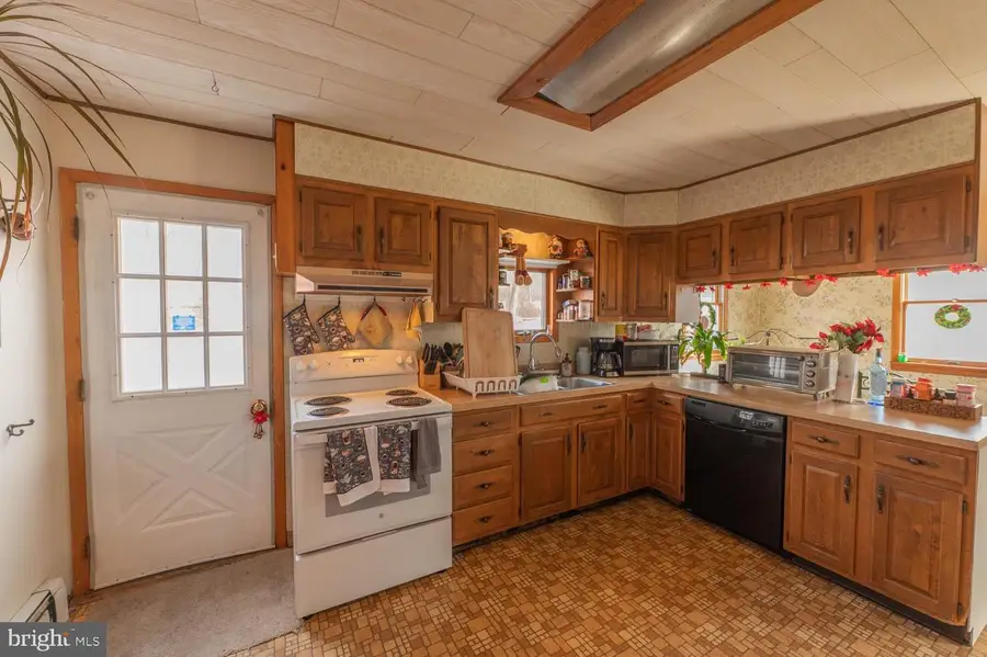 2039 Farmington Ave, Pottstown, PA 19464 - Image #2