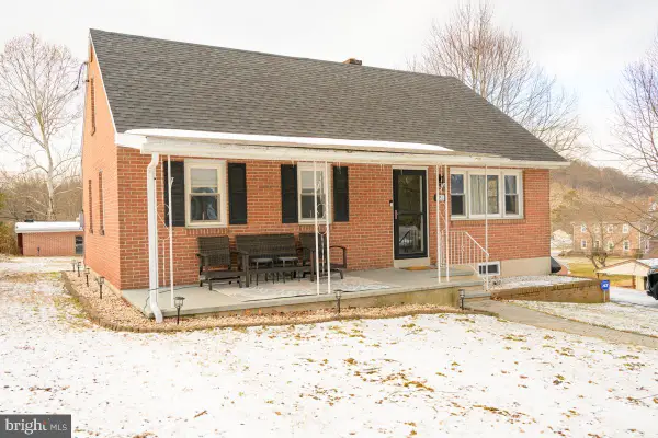 352 Ashley Dr, READING, PA 19607