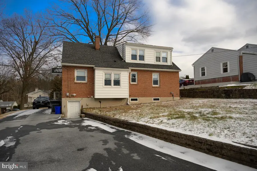 352 Ashley Dr, Reading, PA 19607 - Image #3