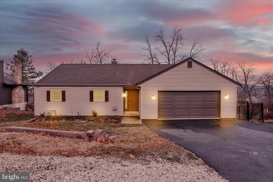 203 Pembroke Dr, Shillington, PA 19607 - #3