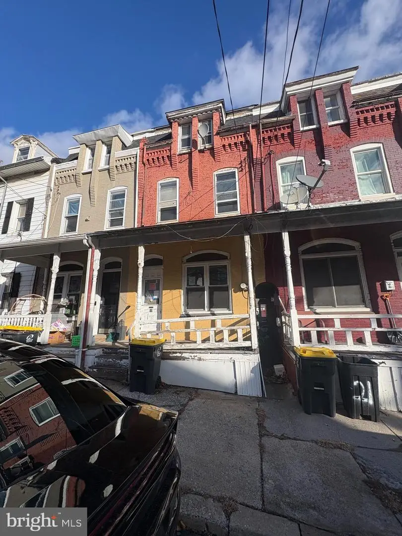 19 E High St, Womelsdorf, PA 19567 - #1