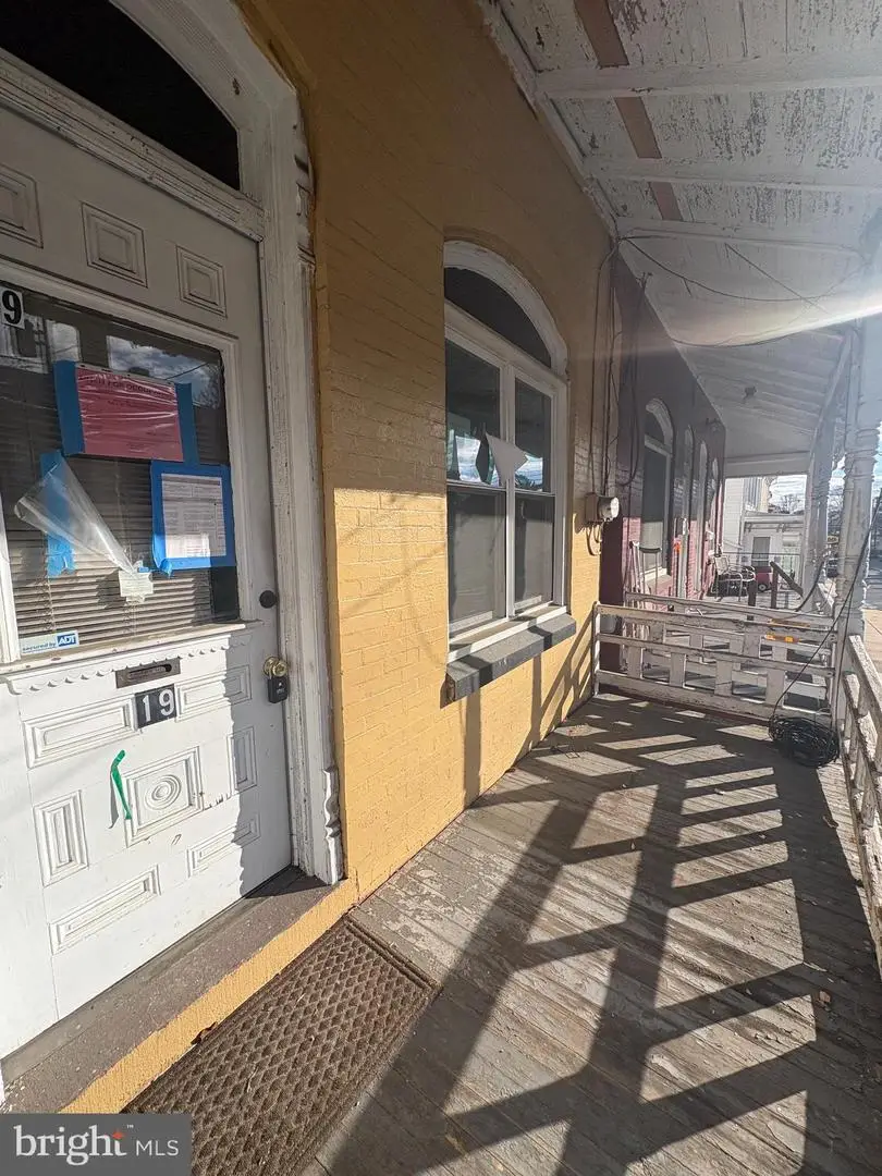 19 E High St, Womelsdorf, PA 19567 - #2