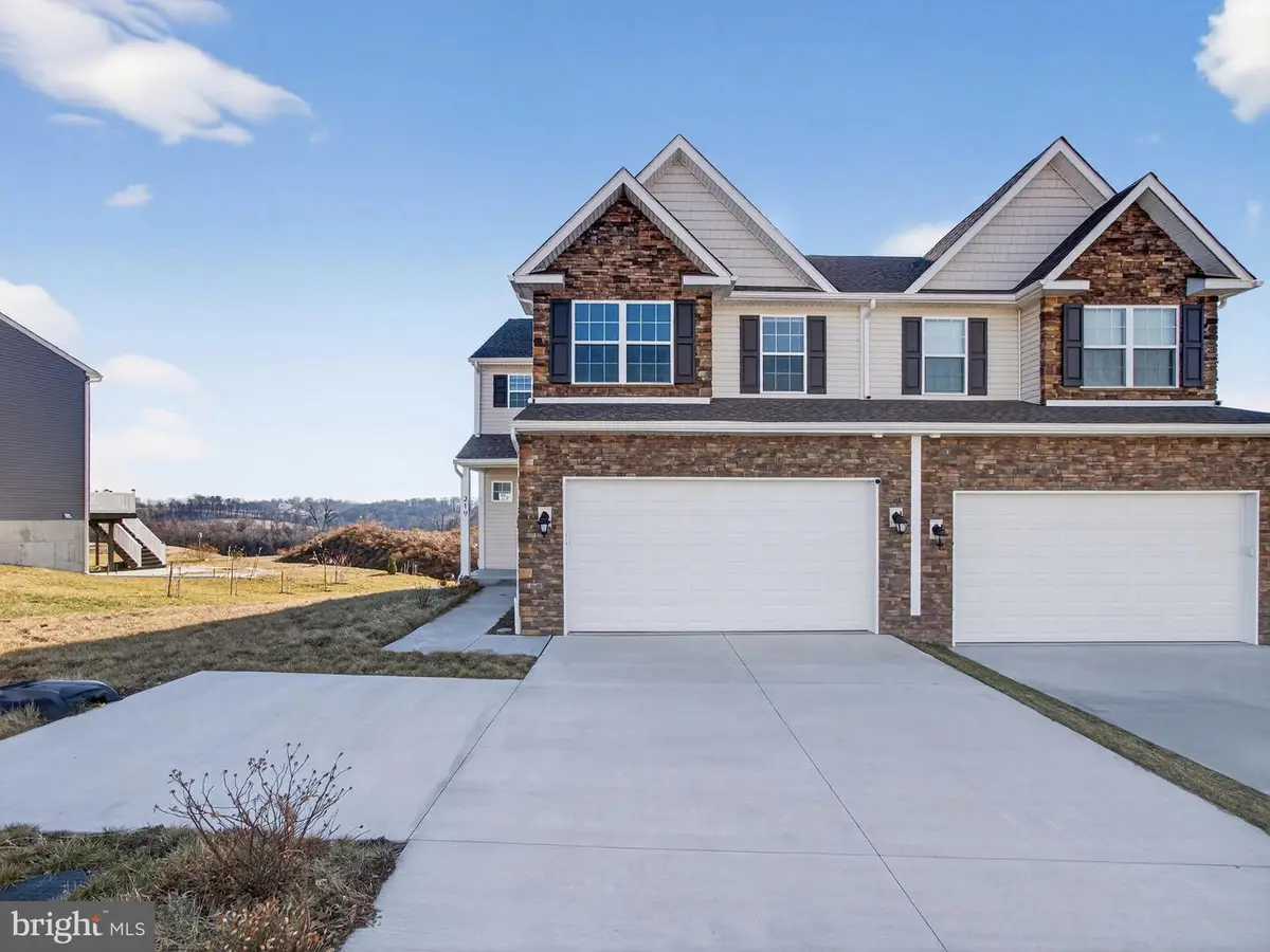 219 Sunglo Dr, Leesport, PA 19533 - Image #1