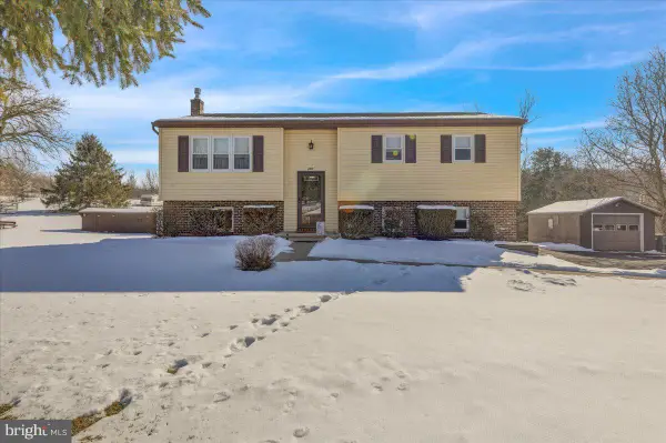 450 Birch Hill Rd, SHOEMAKERSVILLE, PA 19555