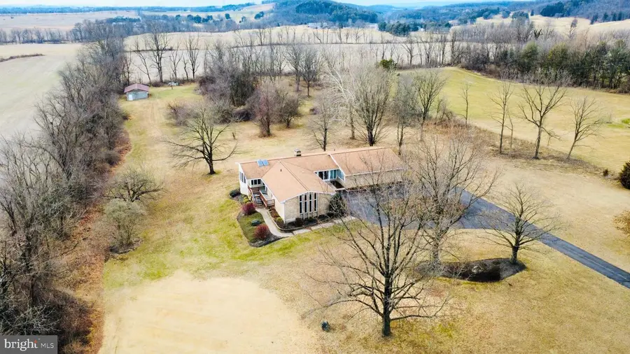 464 Krause Rd, Fleetwood, PA 19522 - #2